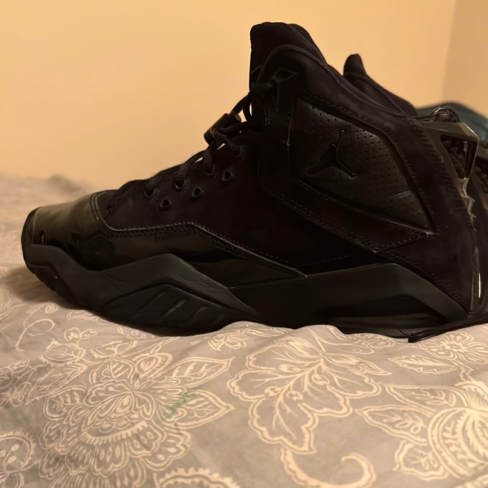 Jordan true flight size 8 , black and white.